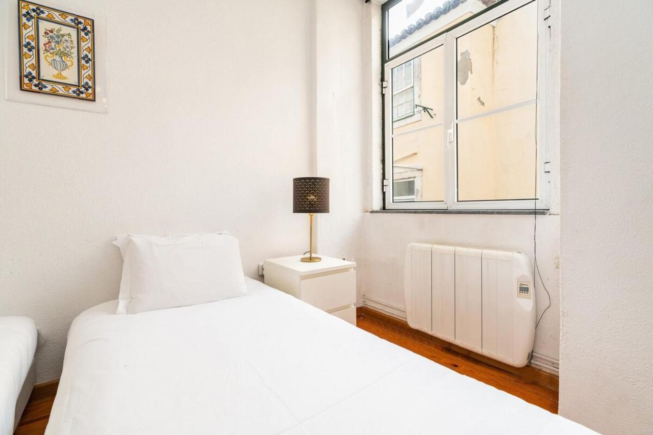 Charming 2 Bedroom Apartment Next To Praca Da Figueira Lisbon Exterior photo