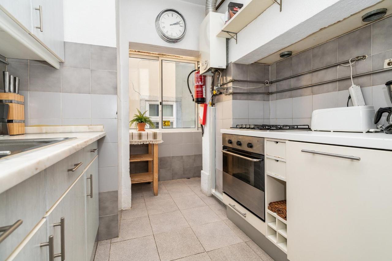Charming 2 Bedroom Apartment Next To Praca Da Figueira Lisbon Exterior photo